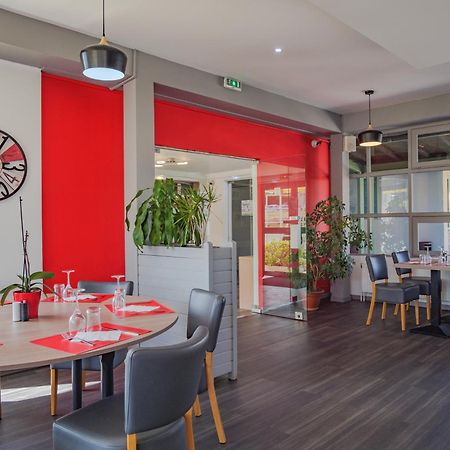 Hotel Restaurant Les Jardins D'Épône Екстериор снимка