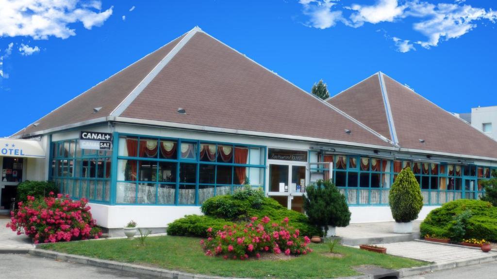 Hotel Restaurant Les Jardins D'Épône Екстериор снимка